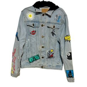Rue21 Y2K Graphic Patch Light Wash Denim Jacket Women's M Streetwear Retro Indie